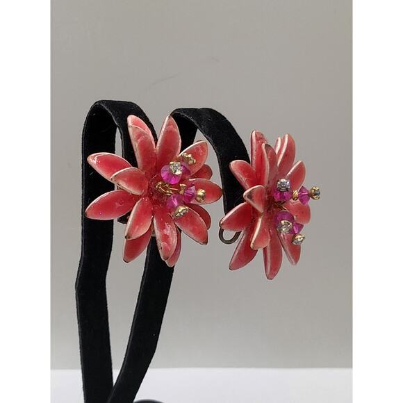 Vintage 1950s Pink Lucite Flower Clip On Earrings with Rhinestones and Beads - Picture 4 of 9